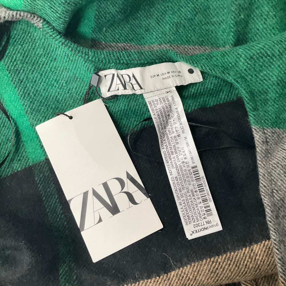 Zara Poncho Wrap Womens M Green Wool Blend Plaid‎ Fringe Oversized Cape NEW - Picture 3 of 9